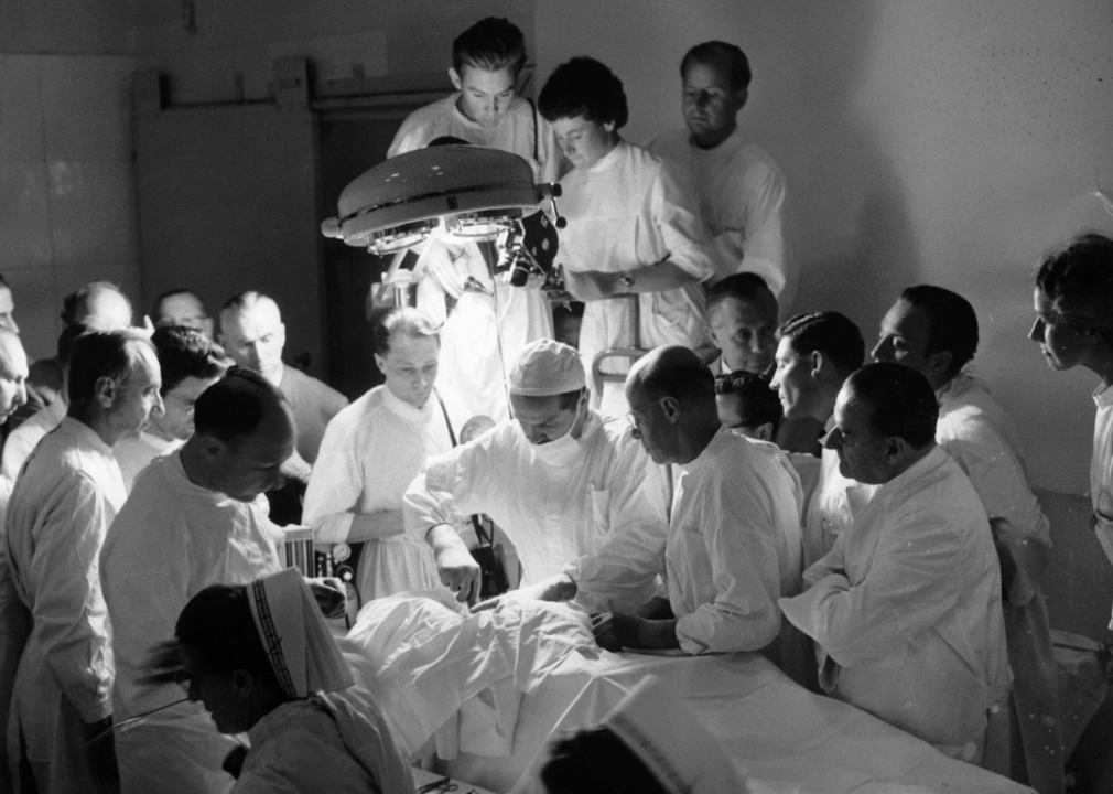 1937: First artificial heart implanted in dog